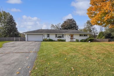 1732 S Craftsman Dr, New Berlin, WI 53146 - photo 3