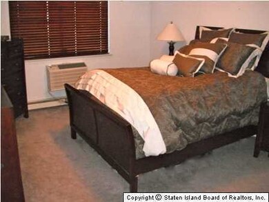 72 Daffodil Ln unit 113, Staten Island, NY 10314 - photo 3