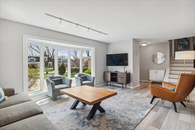 4014 Carousel Dr, Northbrook, IL 60062 - photo 4