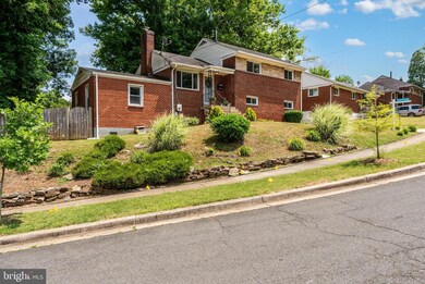 6527 Rolling Ridge Dr, Capitol Heights, MD 20743 - photo 2