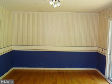 6827 Glencove Dr, Clifton, VA 20124 - photo 5