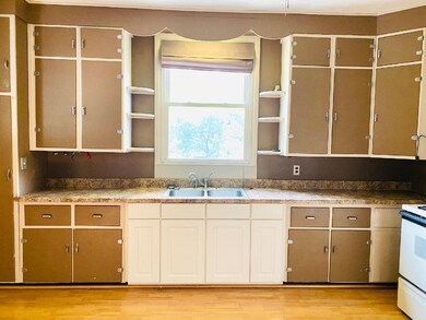 312 W 6th St, Dixon, IL 61021 - photo 3