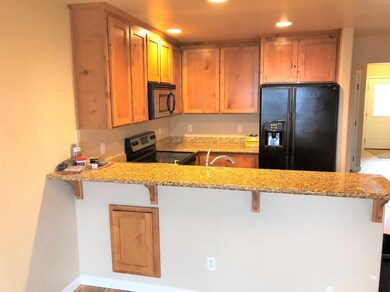 899 Silver Fox Dr, Central Point, OR 97502 - photo 4