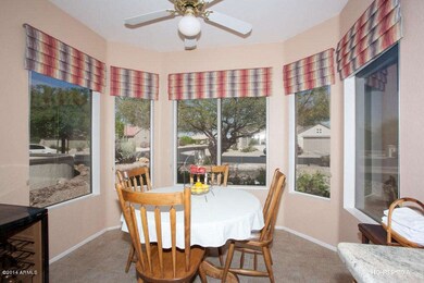 INVITING EAT IN KITCHEN