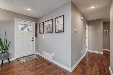 5520 Perry Ln, Shawnee, KS 66203 - photo 4