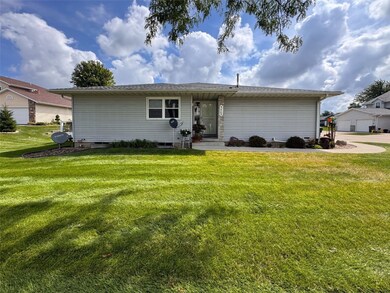 3405 Queen Dr SW, Cedar Rapids, IA 52404 - photo 6