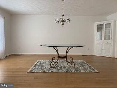 8474 Leeds Manor Rd, Warrenton, VA 20186 - photo 5