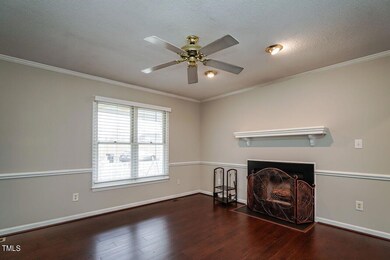 006-1280x960-family-room
