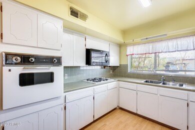 Kitchen stove and oven