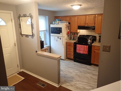 6015 Rowanberry Dr, Elkridge, MD 21075 - photo 2