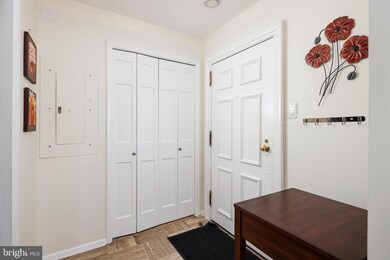 Watergate West Residences unit 905, Washington, DC 20037 - photo 6