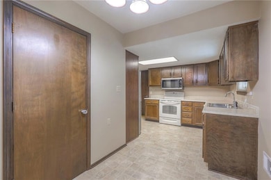 1407 W Stone Blvd, Raymore, MO 64083 - photo 7