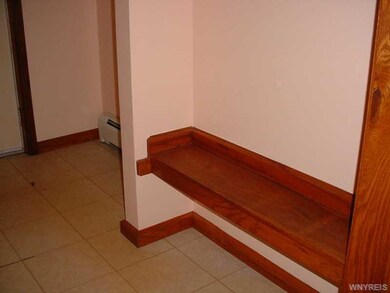 Foyer Convenient and useful built-ins