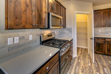 641 NW Rimrock Dr, Redmond, OR 97756 - photo 6