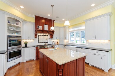 158 N Avon Rd, Elmhurst, IL 60126 - photo 6