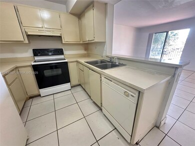 301 Palm Way unit 206, Pembroke Pines, FL 33025 - photo 4