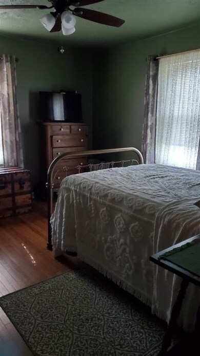 223 E Cowing Dr, Muncie, IN 47303 - photo 6