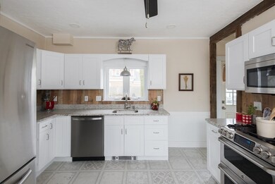 33 Middle St, East Weymouth, MA 02189 - photo 4