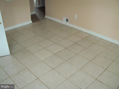 5805 Chillumgate Rd, Hyattsville, MD 20782 - photo 2