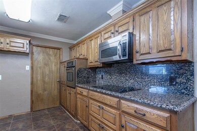 2007 College St, Gainesville, TX 76240 - photo 6