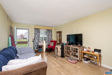 1908 Inglewood Dr unit B, Charlottesville, VA 22901 - photo 2