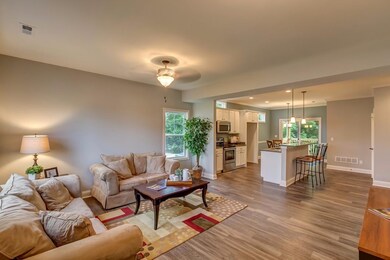 370 Village Dr, Frankfort, KY 40601 - photo 2