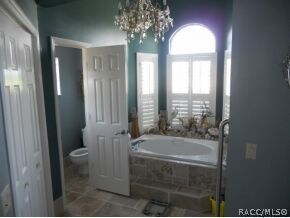 Master bath garden tub