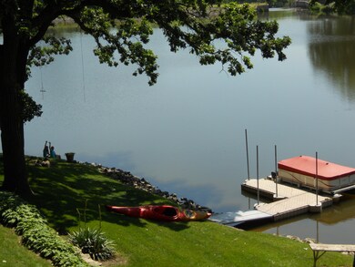 108 Hickory Rd, Lake In the Hills, IL 60156 - photo 6