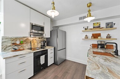 Kitchen with backsplash, pendant lighting, white c