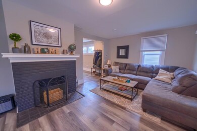 690 E Kossuth St (27)