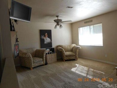 Family room/Dining room