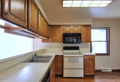 2230 Mapleton St NE unit 118, Grand Rapids, MI 49505 - photo 5
