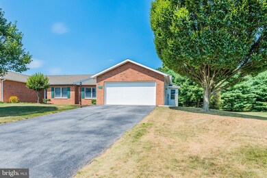 2454 Mccleary Dr, Chambersburg, PA 17201 - photo 2