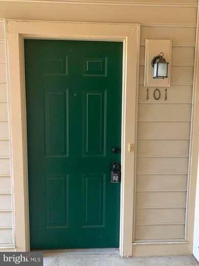 1067 Gardenview Loop unit 101, Woodbridge, VA 22191 - photo 3