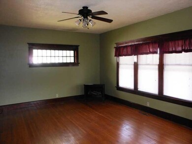 2407 Jackson St, Anderson, IN 46016 - photo 5