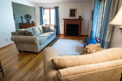 1673 Pin Oak Dr, Columbus, OH 43229 - photo 2