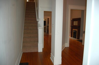 Foyer open floor plan view