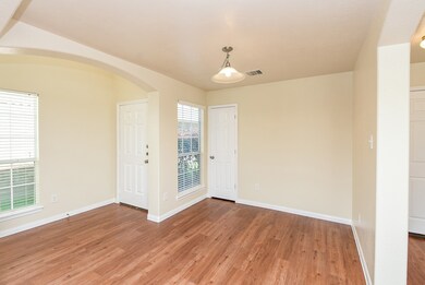 ENTRANCE & DINING