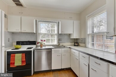 3712 Kenilworth Driveway, Chevy Chase, MD 20815 - photo 3