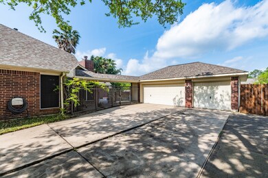 1210 Bob White Dr, Friendswood, TX 77546 - photo 7