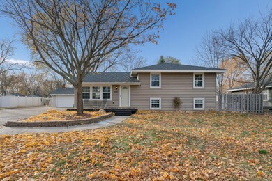 9525 Newton Ave N, Brooklyn Park, MN 55444 - photo 3