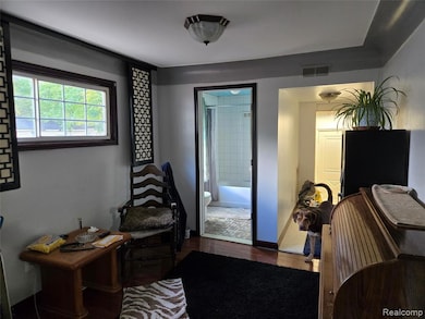 1470 E Pearl Ave, Hazel Park, MI 48030 - photo 4