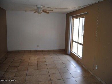 022-179884 (4) living room