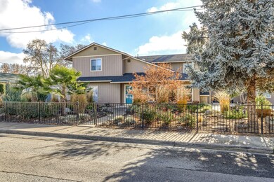 632 Cedar St, Central Point, OR 97502 - photo 4