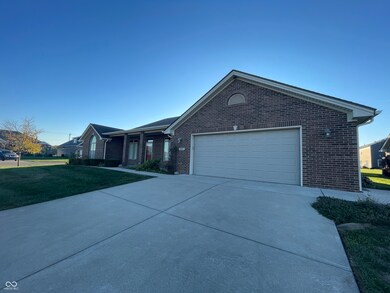 5920 Shellbark Ct, Columbus, IN 47201 - photo 3