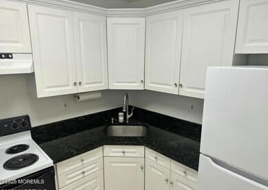 153 Cross Slope Ct unit D, Manalapan, NJ 07726 - photo 5