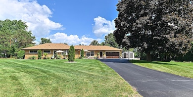 W164N4951 Lilac Ct, Menomonee Falls, WI 53051 - photo 2