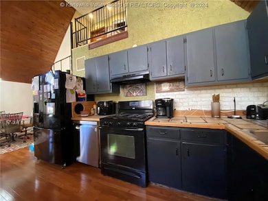 11 Beechie Fork Rd, Alum Creek, WV 25003 - photo 6