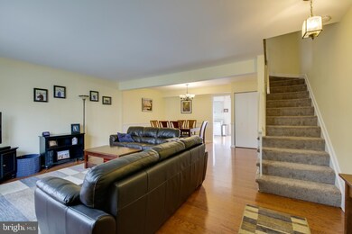 5826 Richardson Mews Square, Halethorpe, MD 21227 - photo 3