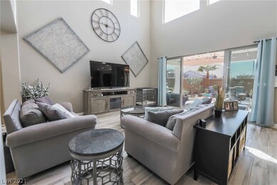 Great room plan with soaring 20' ceilings * Stunni